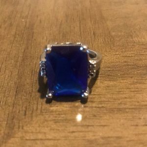 Blue sapphire ring